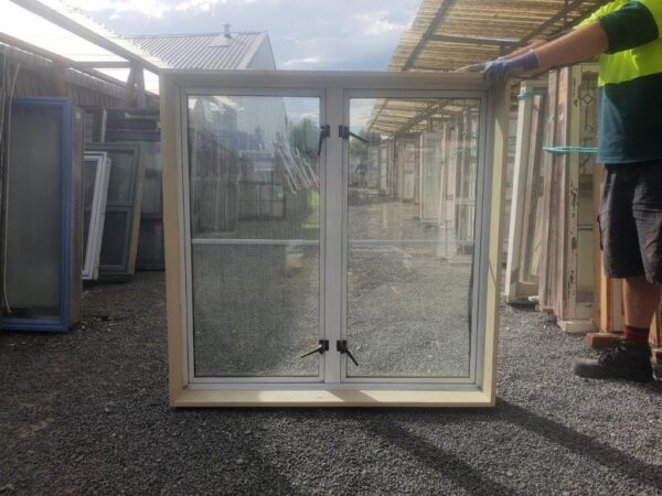 91858 White Double Glazed Window int