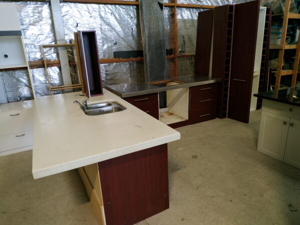 104995-Complete Kitchen