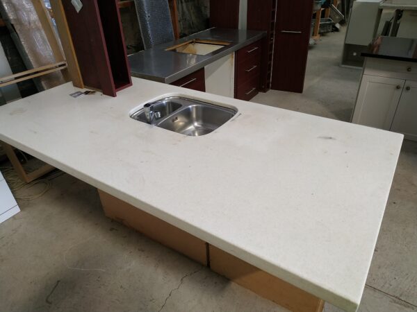 104995-Kitchen benchtop